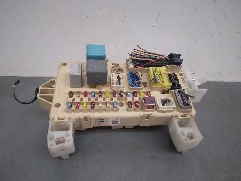 Caja Reles / Fusibles para Toyota Corolla Verso (R1)