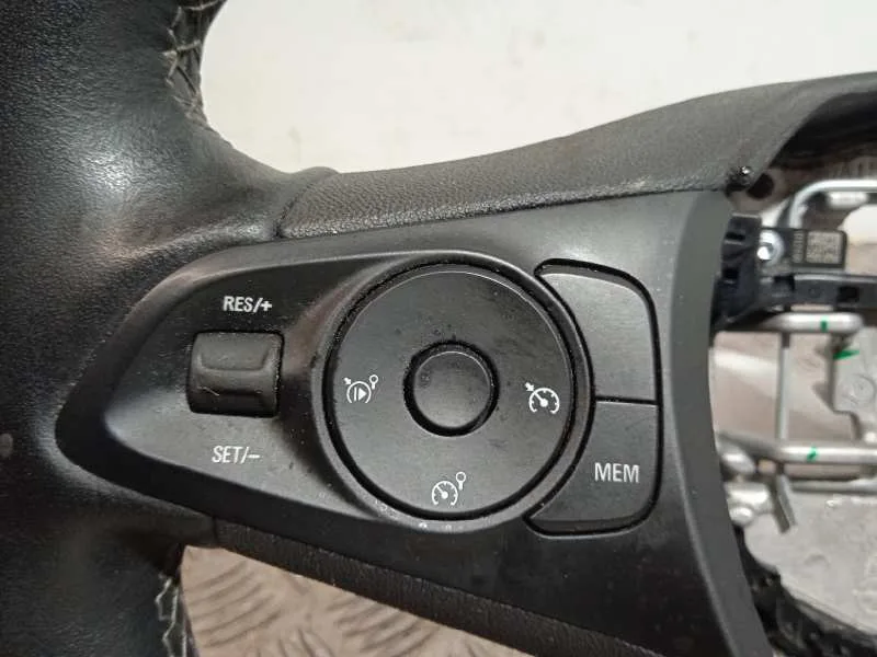 Volante para Opel Corsa F