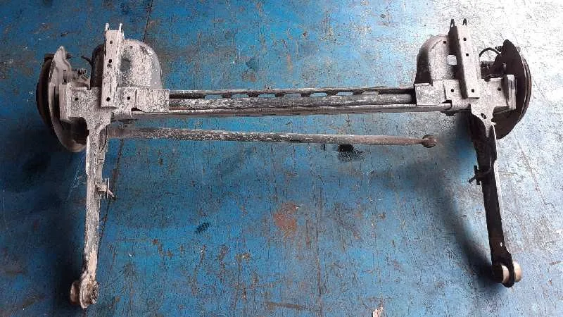Puente Trasero para Nissan Primastar (X83)