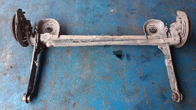 Puente Trasero para Nissan Primastar (X83)