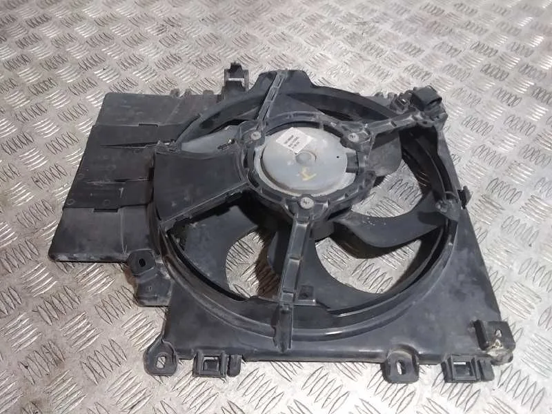 Electroventilador para Nissan Micra (K12E)