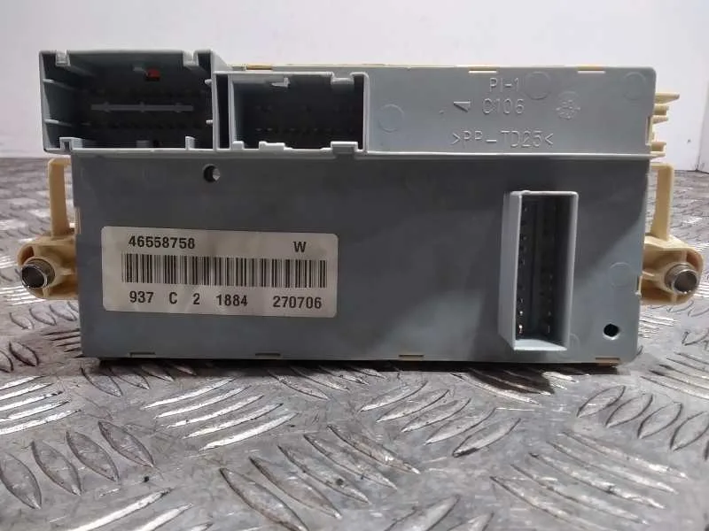 Caja Reles / Fusibles para Alfa Romeo 147 (190)