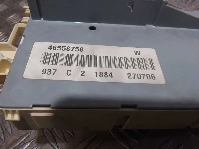 Caja Reles / Fusibles para Alfa Romeo 147 (190)