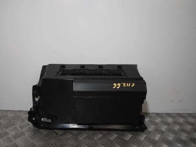 Guantera para Lexus Is200 (Ds2/Is2)