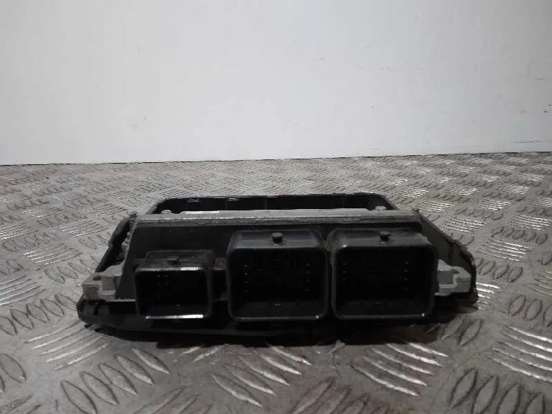 Centralita Motor Uce para Peugeot 208