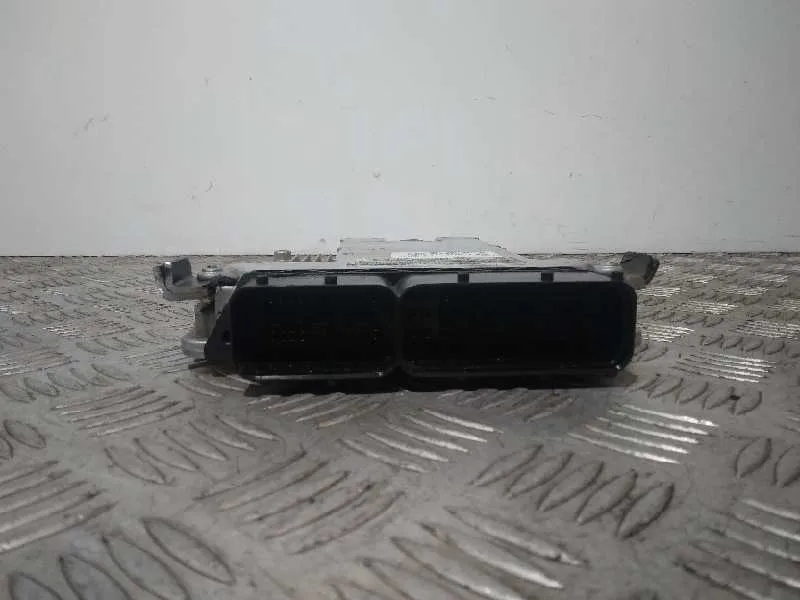 Centralita Motor Uce para Audi A4 Ber. (B8)