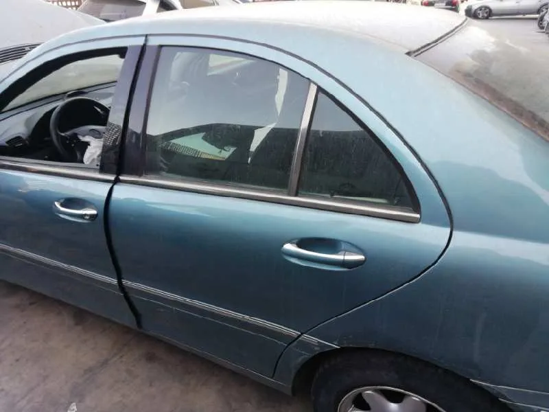 Puerta Trasera Izquierda para Mercedes-Benz Clase C (W203) Berlina