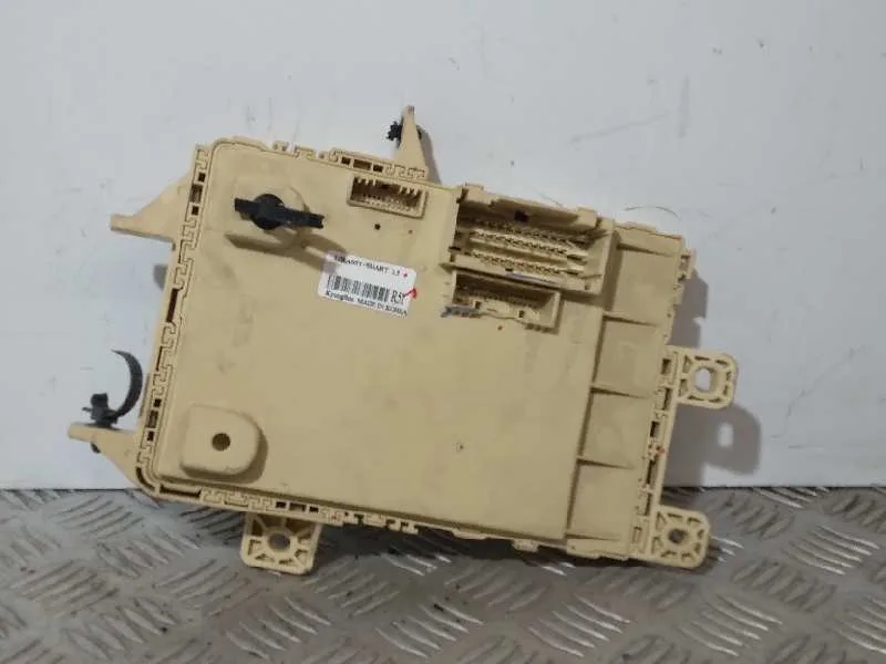 Caja Reles / Fusibles para Kia Carens ( )