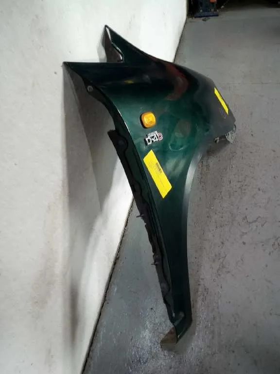 Aleta Delantera Derecha para Toyota Avensis Verso (M20)