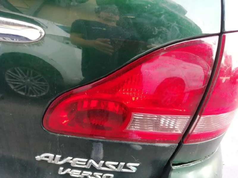 Piloto Trasero Derecho Interior para Toyota Avensis Verso (M20)