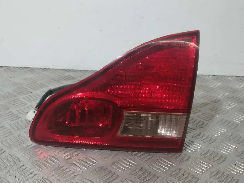 Piloto Trasero Derecho Interior para Toyota Avensis Verso (M20)