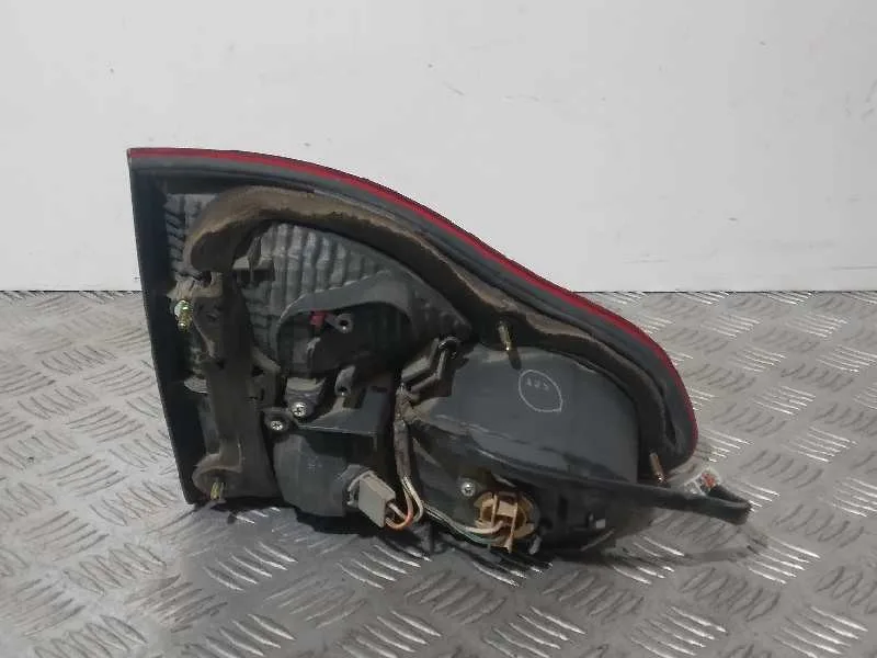 Piloto Trasero Derecho Interior para Toyota Avensis Verso (M20)