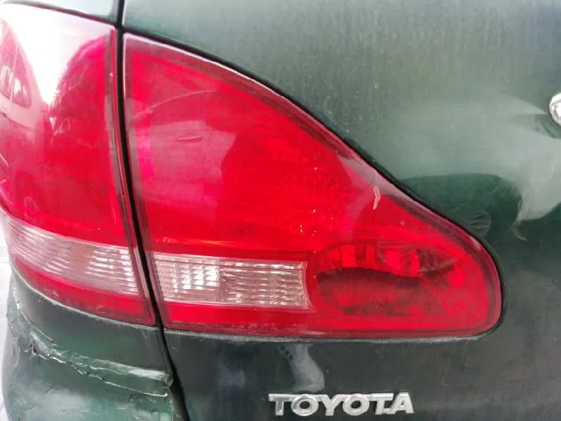 Piloto Trasero Izquierdo Interior para Toyota Avensis Verso (M20)