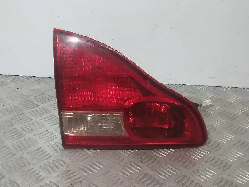 Piloto Trasero Izquierdo Interior para Toyota Avensis Verso (M20)