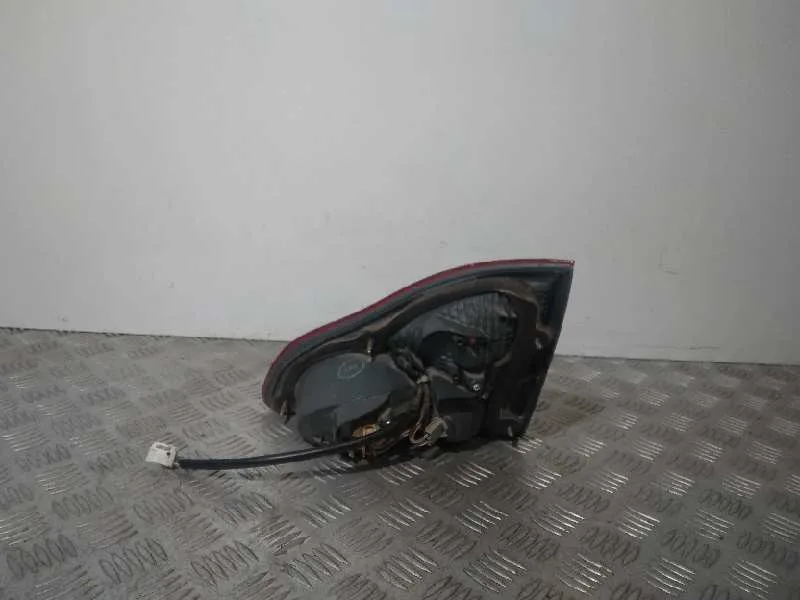Piloto Trasero Izquierdo Interior para Toyota Avensis Verso (M20)