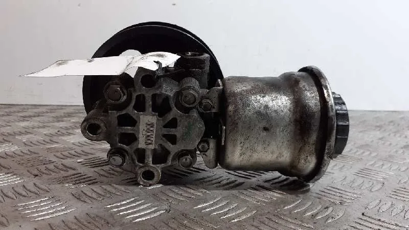 Bomba Direccion para Toyota Avensis Berlina (T25)