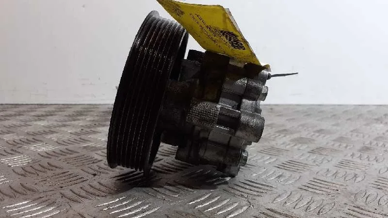 Bomba Direccion para Toyota Avensis Berlina (T25)