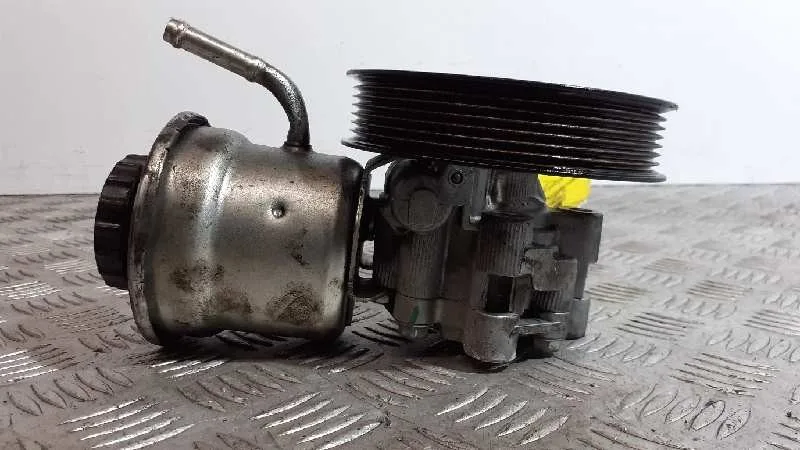 Bomba Direccion para Toyota Avensis Berlina (T25)