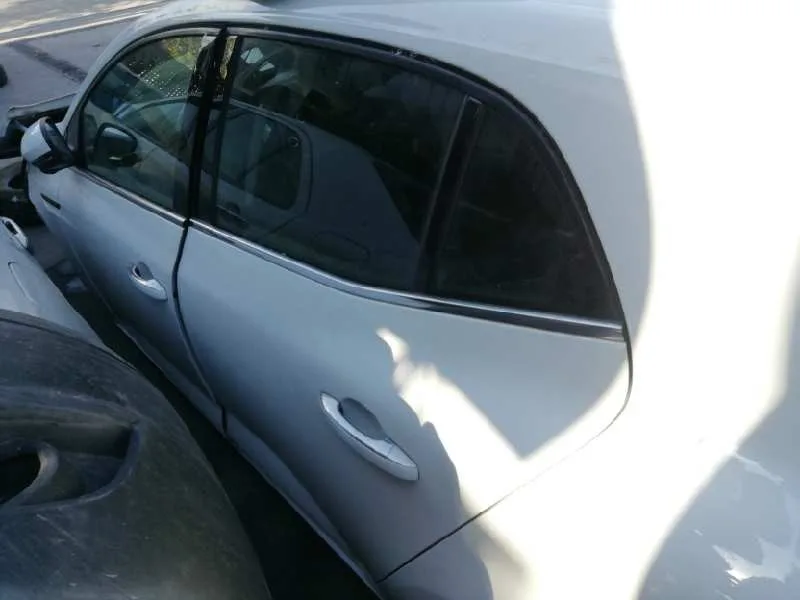 Puerta Trasera Izquierda para Renault Megane Iv Berlina 5P