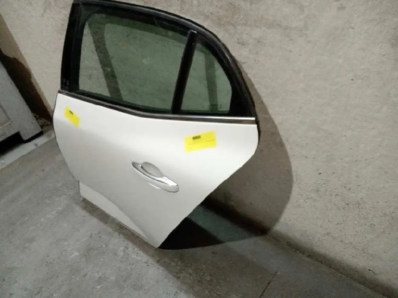 Puerta Trasera Izquierda para Renault Megane Iv Berlina 5P