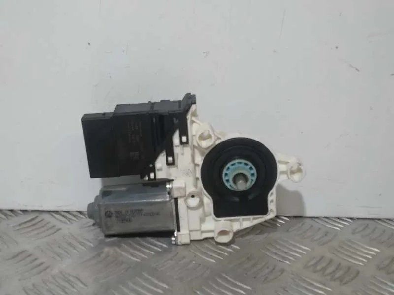 Motor Elevalunas Trasero Derecho para Volkswagen Tiguan (5N2)