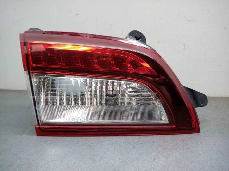 Piloto Trasero Izquierdo Interior para Subaru Outback (B15)