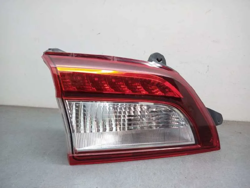 Piloto Trasero Izquierdo Interior para Subaru Outback (B15)