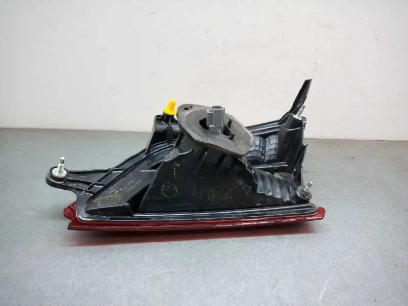 Piloto Trasero Izquierdo Interior para Subaru Outback (B15)