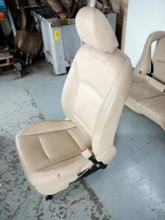 Juego Asientos Completo para Subaru Outback (B15)