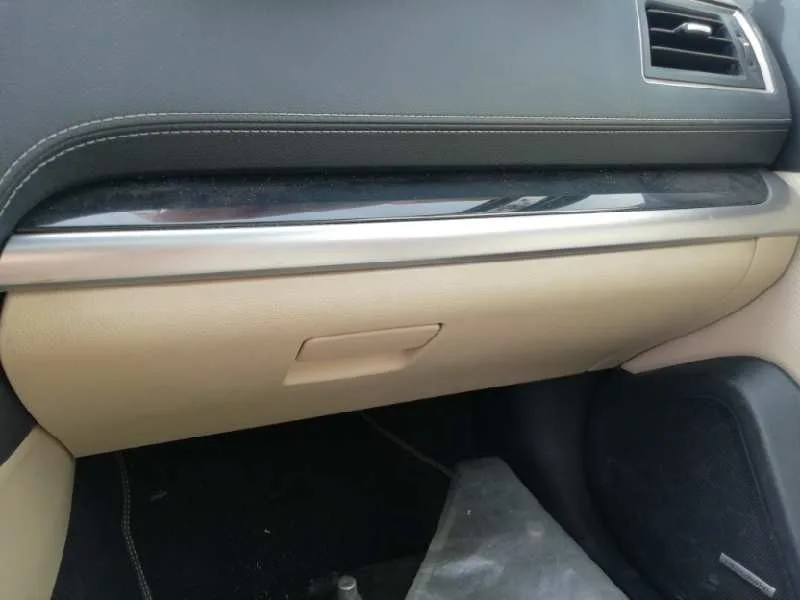 Guantera para Subaru Outback (B15)