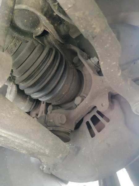 Mangueta Delantera Izquierda para Subaru Outback (B15)