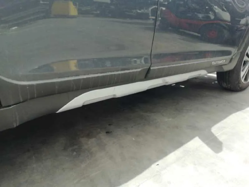 Faldon Lateral para Subaru Outback (B15)
