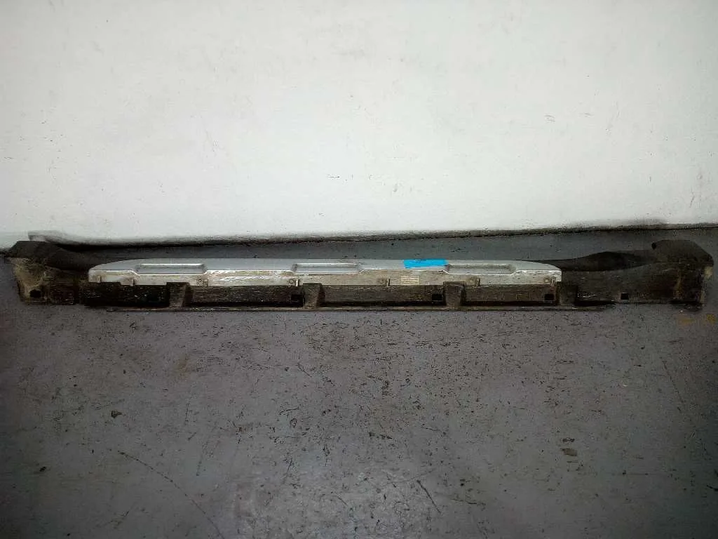 Faldon Lateral para Subaru Outback (B15)
