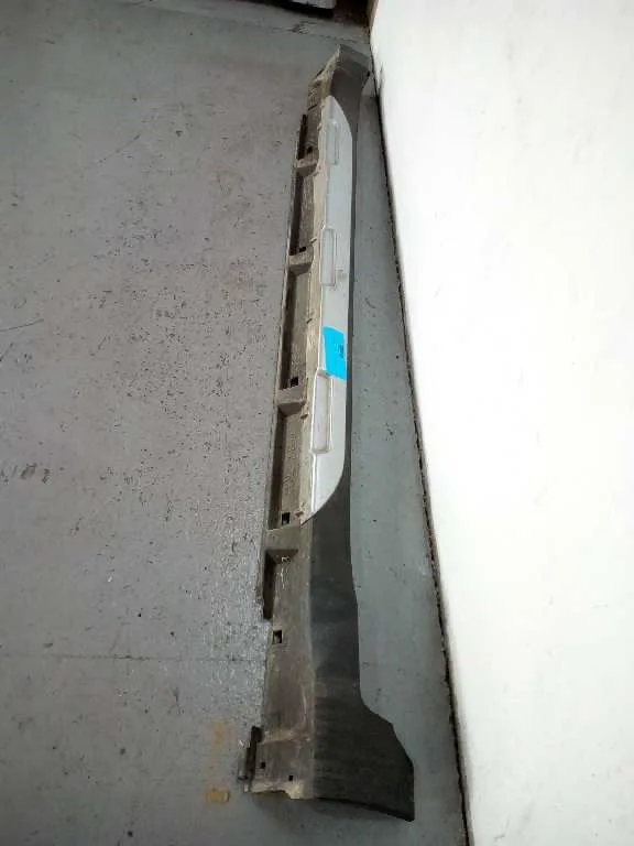 Faldon Lateral para Subaru Outback (B15)