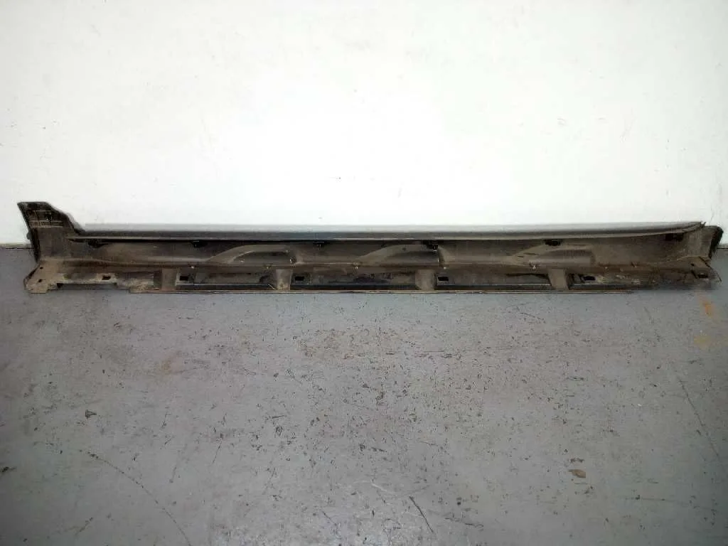 Faldon Lateral para Subaru Outback (B15)
