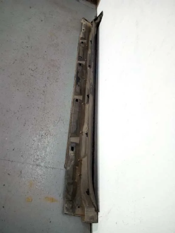 Faldon Lateral para Subaru Outback (B15)