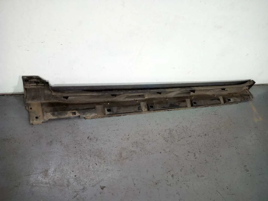 Faldon Lateral para Subaru Outback (B15)