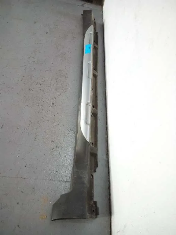Faldon Lateral para Subaru Outback (B15)