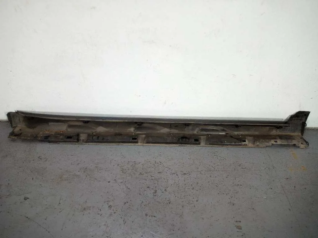 Faldon Lateral para Subaru Outback (B15)