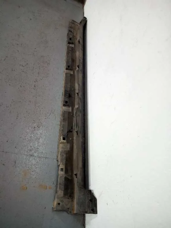 Faldon Lateral para Subaru Outback (B15)