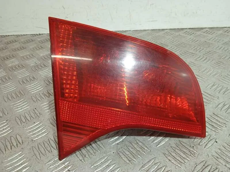 Piloto Trasero Izquierdo Interior para Audi A4 Avant (8E)
