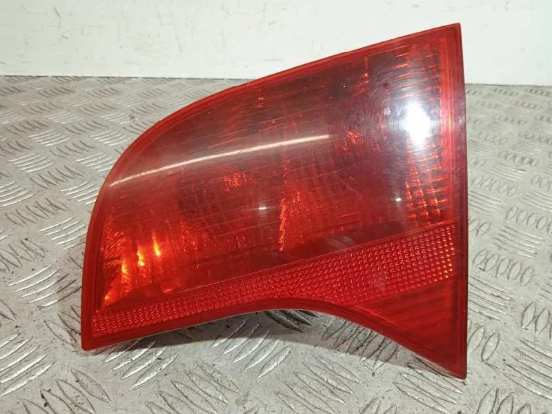 Piloto Trasero Derecho Interior para Audi A4 Avant (8E)
