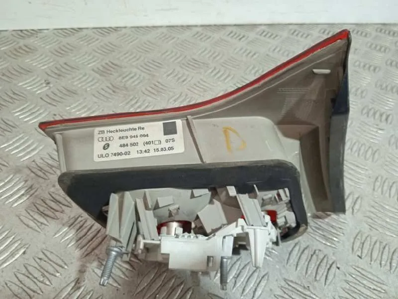 Piloto Trasero Derecho Interior para Audi A4 Avant (8E)
