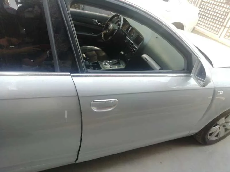 Puerta Delantera Derecha para Audi A6 Berlina (4F2)