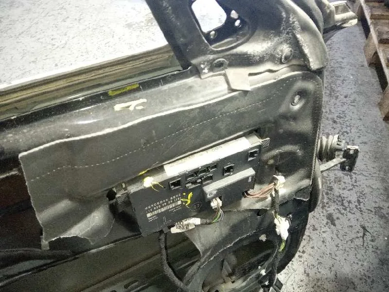 Puerta Delantera Izquierda para Mercedes-Benz Clase Cls (W219)