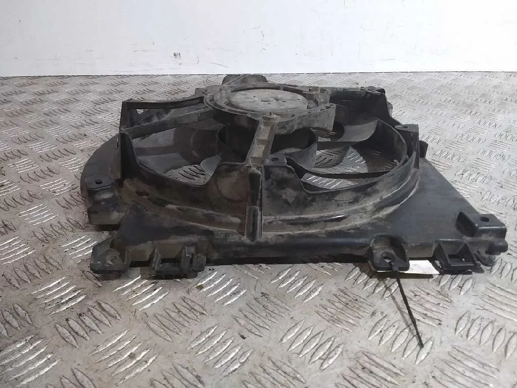 Electroventilador para Nissan Micra (K12E)