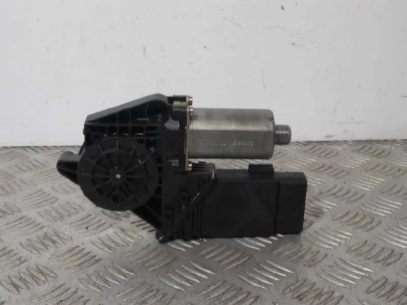 Motor Elevalunas Delantero Derecho para Volkswagen Passat Berlina (3B3)