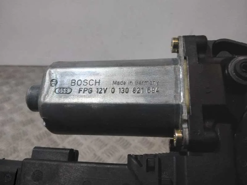 Motor Elevalunas Delantero Derecho para Volkswagen Passat Berlina (3B3)