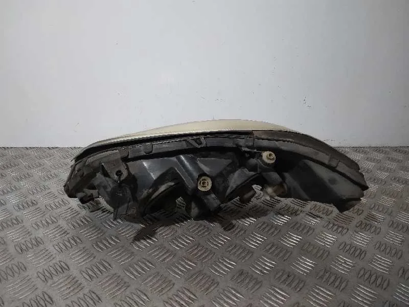 Faro Derecho para Opel Zafira A