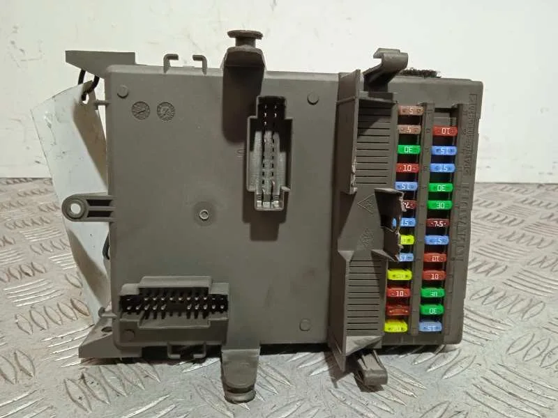 Caja Reles / Fusibles para Renault Laguna Ii (Bg0)